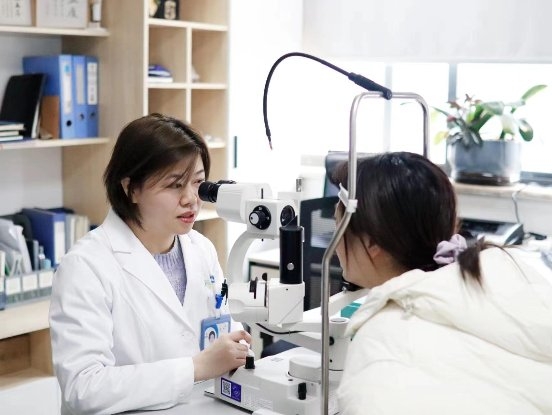 眼科福音江西省首批全飞秒认证专家凌玲博士专家见面会在南昌普瑞眼科