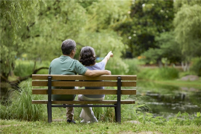 两会聚焦银发经济发展 量子之歌深耕中老年群体兴趣学习