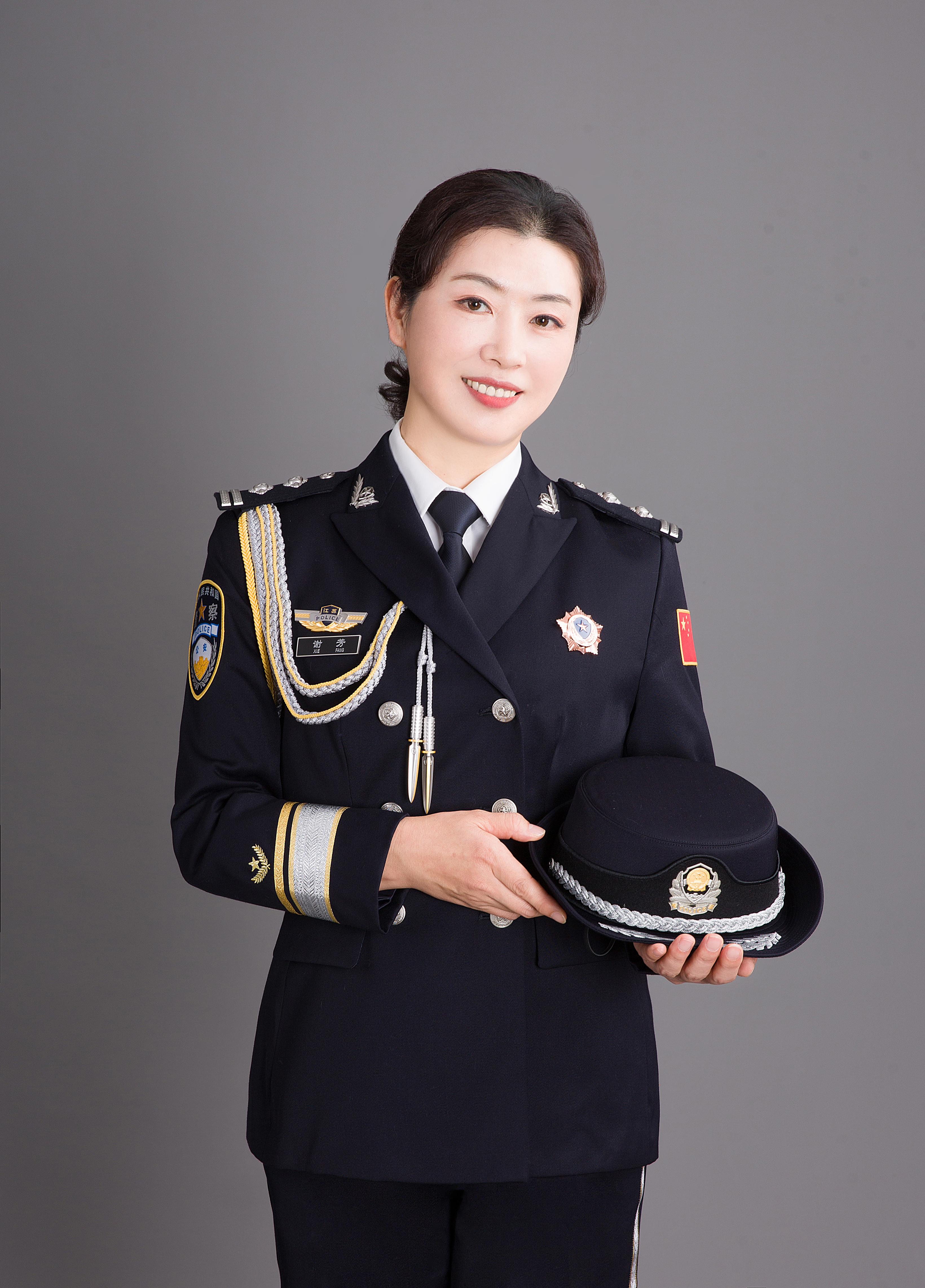 警察常服女款图片