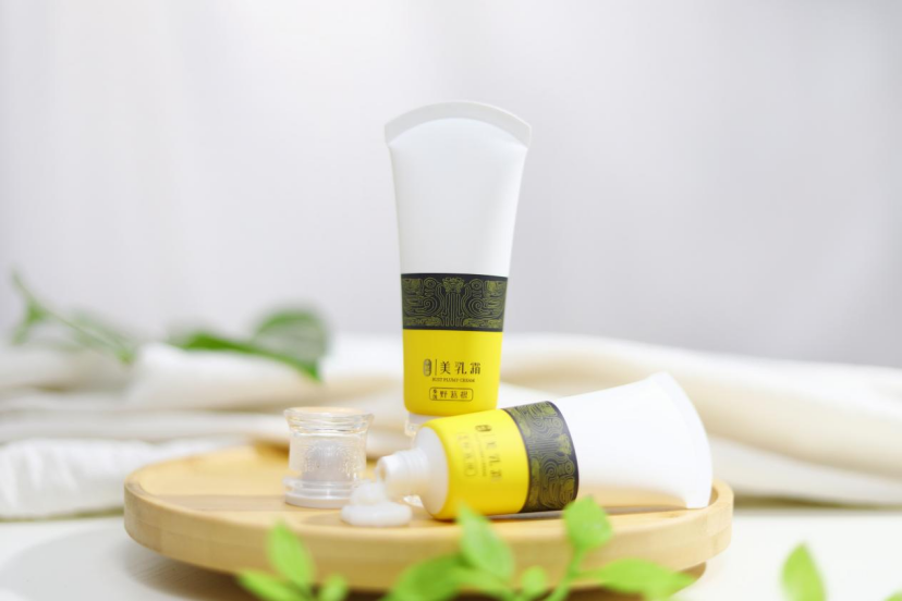 张萌同款刘燕酿制美乳霜携手传达美胸自然护理概念