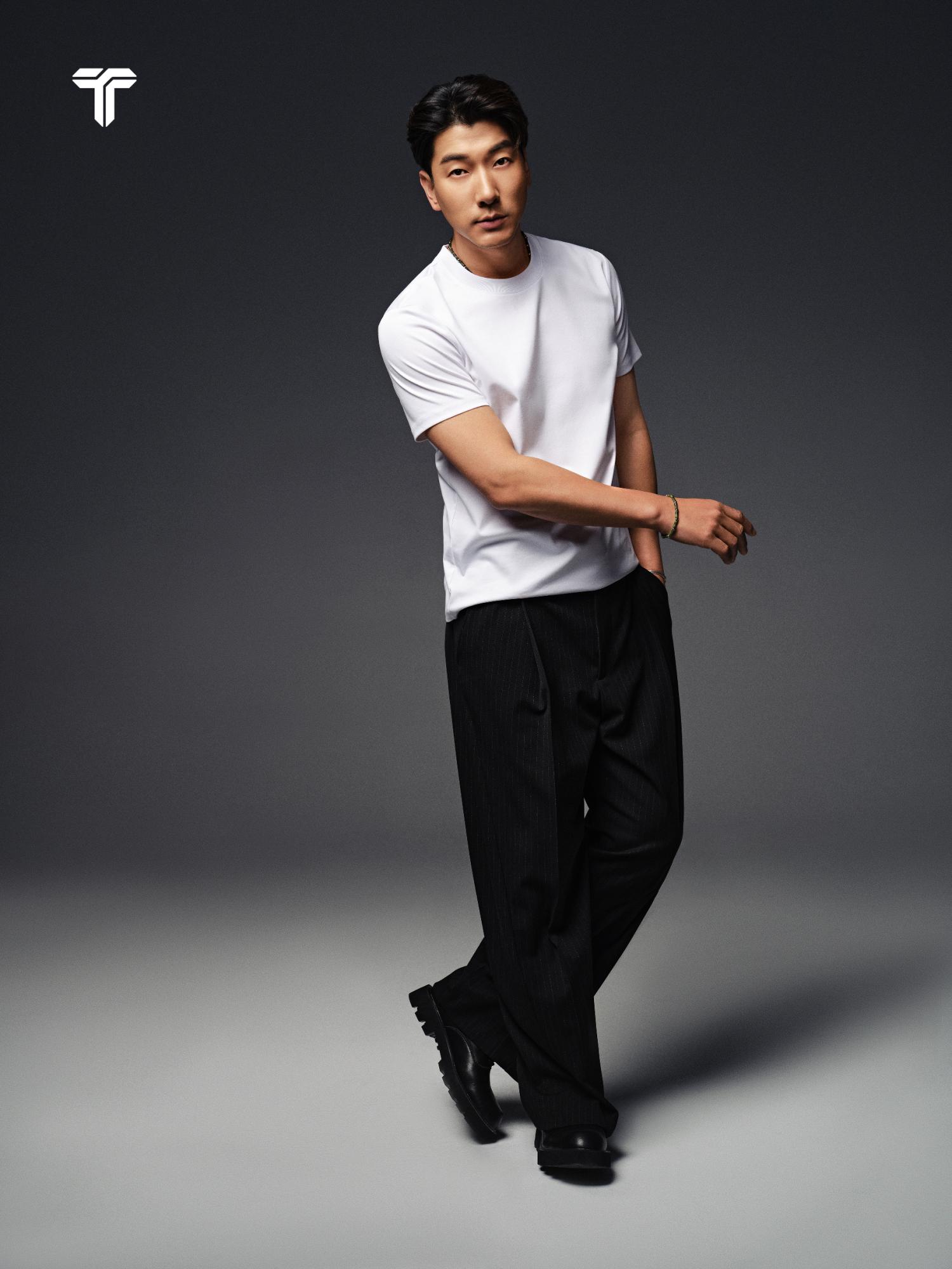 拇指白小t官宣品牌代言人张亮启留白中国概念美学铸品牌里程碑