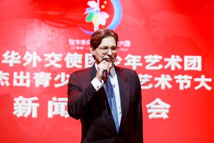 加拿大友人格雷格:我愿意继续留在中国