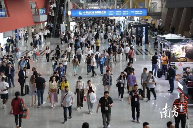 4月18日，广交会火热进行中！现场人声鼎沸，热闹非凡。