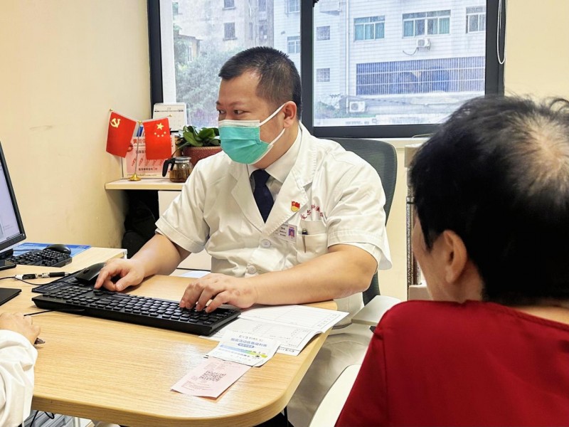 医院成立"一站式玻璃体腔注药实践基地" 为眼底病患者解决就诊难题