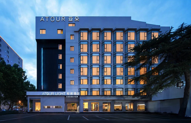 亚朵集团2023年财报:在营酒店数量达1,210家,零售gmv达11.39亿元