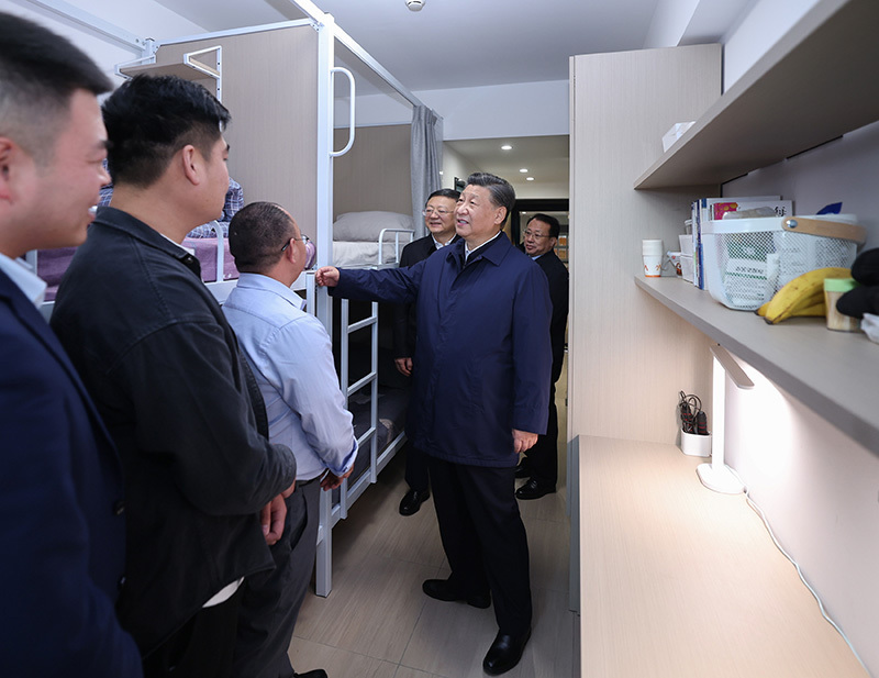 2023年11月29日下午,习近平总书记在上海市闵行区新时代城市建设者管理者之家考察,了解城市一线工作者的生活状况。