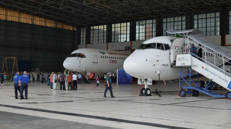 China-manufactured commercial jetliner ARJ21 (R) and C919 are seen in Jakarta, Indonesia, March 10, 2024. (Xinhua/Sun Lei)