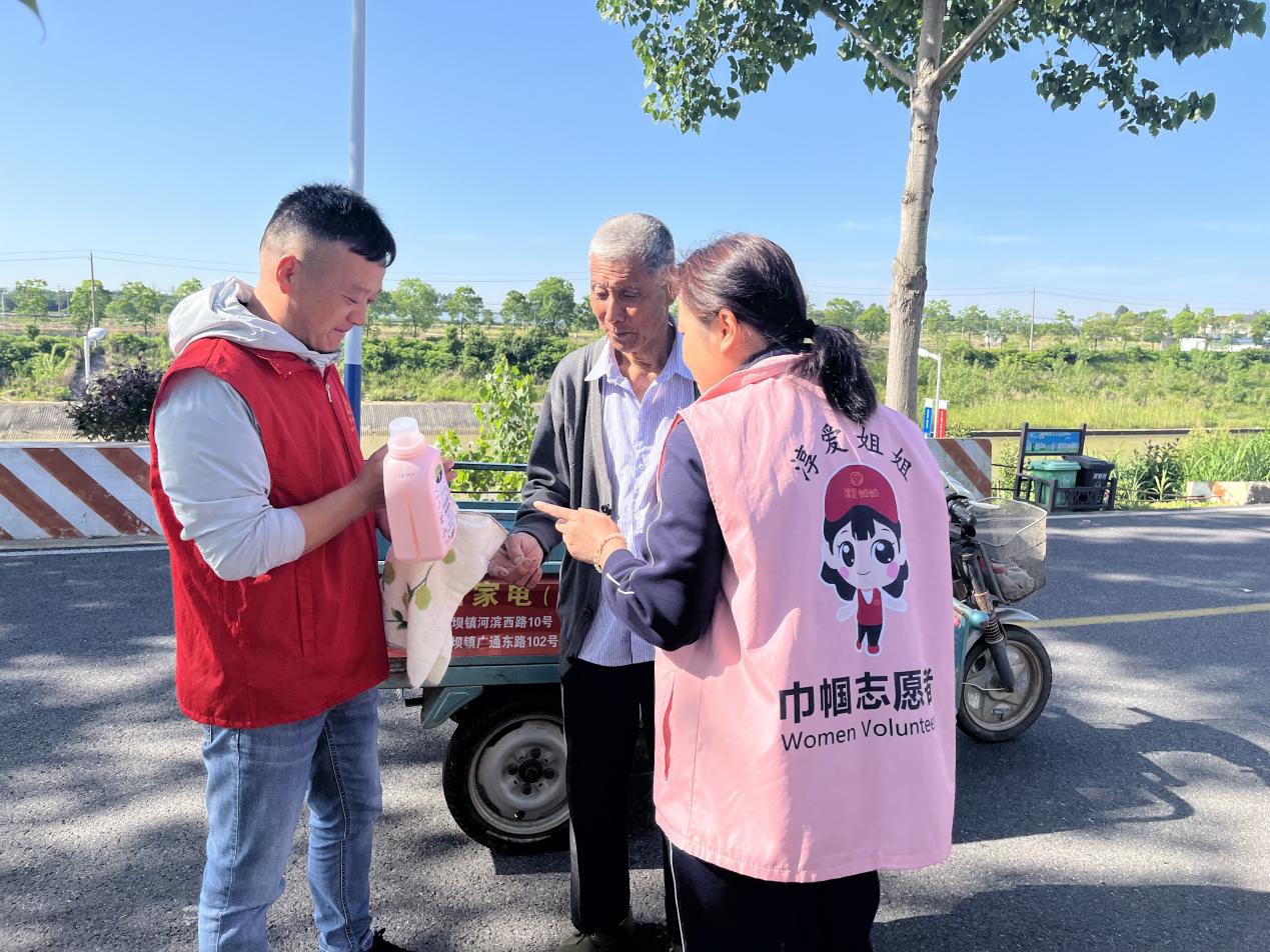 以家庭为单位,按照积分2分对应1元人民币的标准,积分与物品价值匹配的