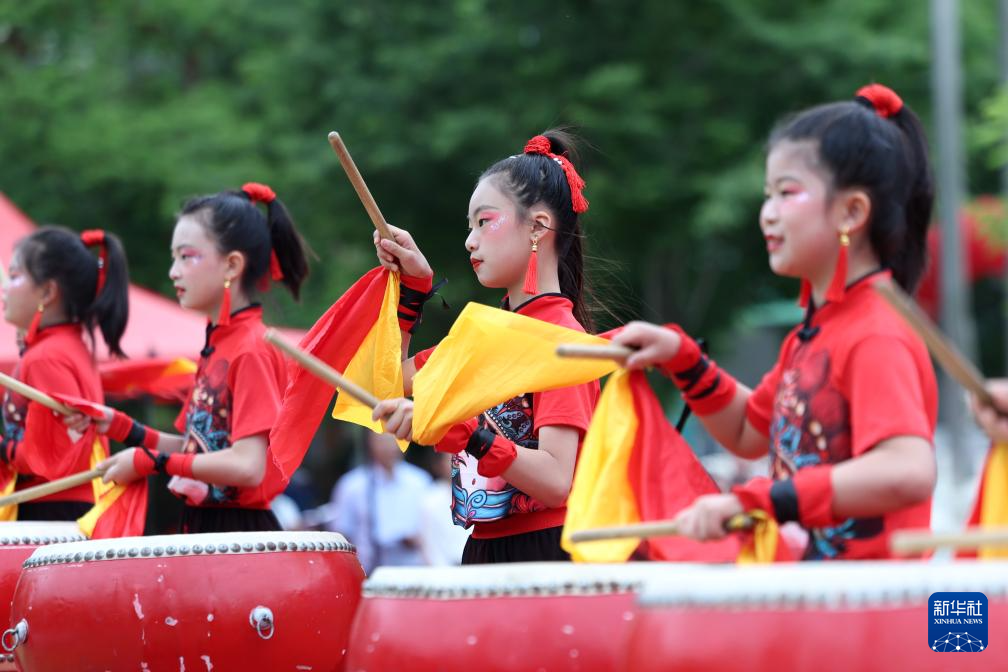 “六一”国际儿童节前夕，各地开展丰富多彩的活动，小朋友们在欢声笑语中迎接自己节日的到来。