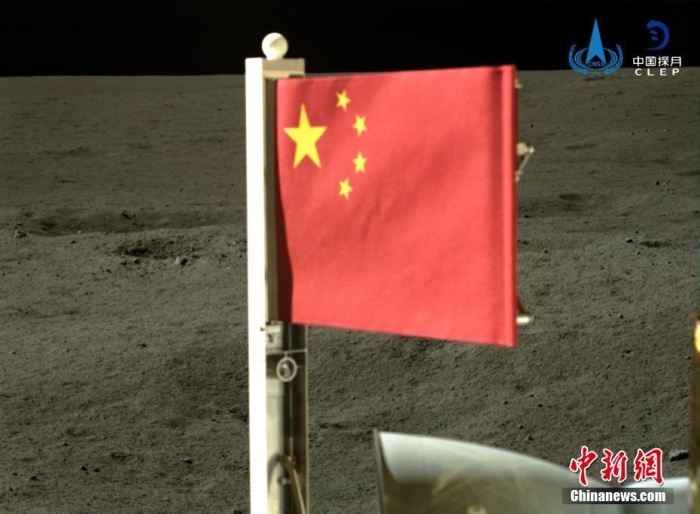 6月4日,中国国家航天局公布了嫦娥六号探测器在月球背面的五星红旗展示影像。鲜艳的五星红旗再次闪耀月球,这也是中国首次在月球背面独立动态展示国旗。<a target='_blank' href='/'>中新社</a>发 中国国家航天局 供图 6月4日,中国国家航天局公布了嫦娥六号探测器在月球背面的五星红旗展示影像。鲜艳的五星红旗再次闪耀月球,这也是中国首次在月球背面独立动态展示国旗。<a target='_blank' href='/'>中新社</a>发 中国国家航天局 供图
