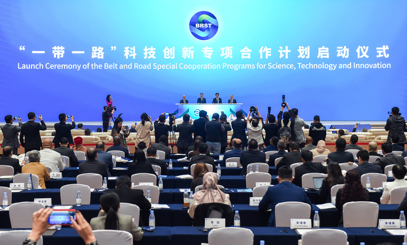2023年11月6日,在重庆召开的“一带一路”科技交流大会上,中国正式启动“一带一路”科技创新专项合作计划。
