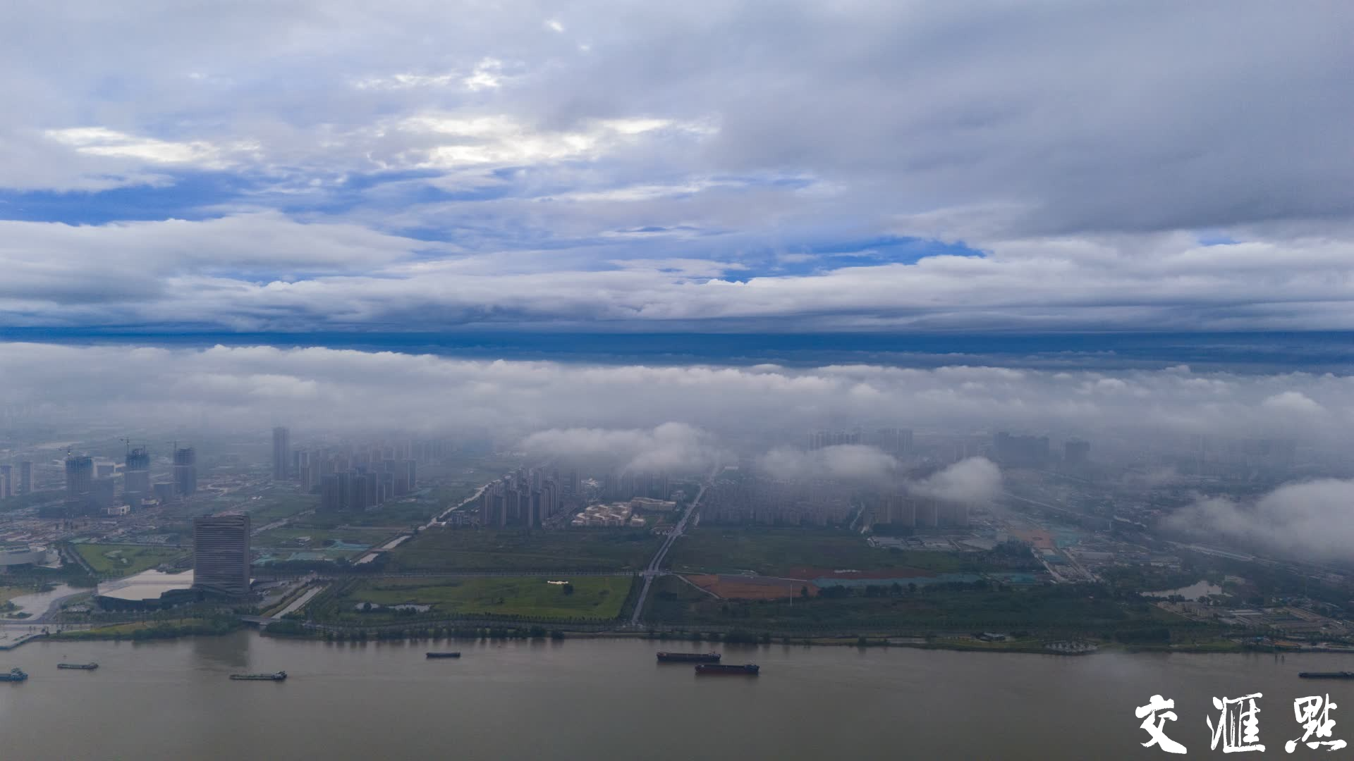 哗啦啦，入梅首日雨水如约而至。新华日报•交汇点记者 吴俊 摄