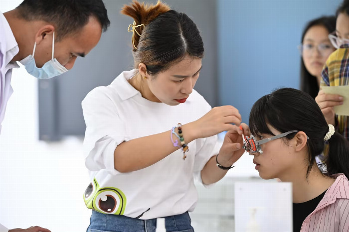 【威沃眼视光云南公益行】圆满落幕,为大理祥云县青少年点亮视力健康