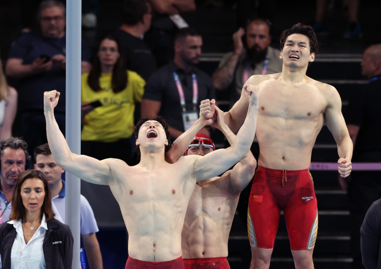 China clinched its second swimming gold of the Paris Games by winning the men's 4x100m medley relay final on Aug. 4. (Xinhua)
