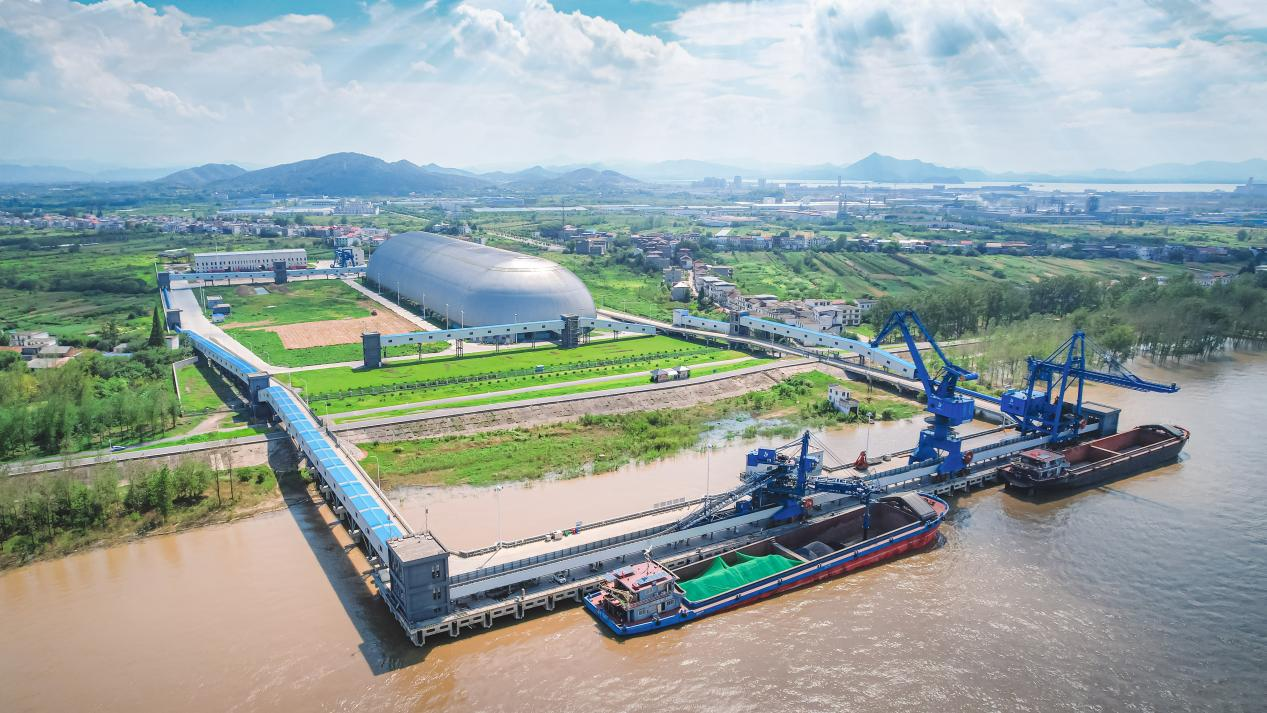 "八八九三商贸"智慧港口:科技引领的绿色航运新篇章