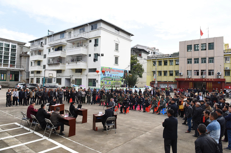 2018年,明溪县人民法院生态巡回审判庭首次公开审理非法猎捕案件,以案释法。明溪县人民法院供图