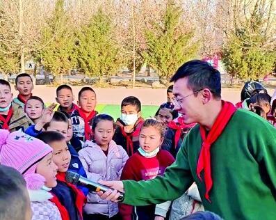 站在祖国“四极”的三尺讲台上 站在祖国“四极”的三尺讲台上