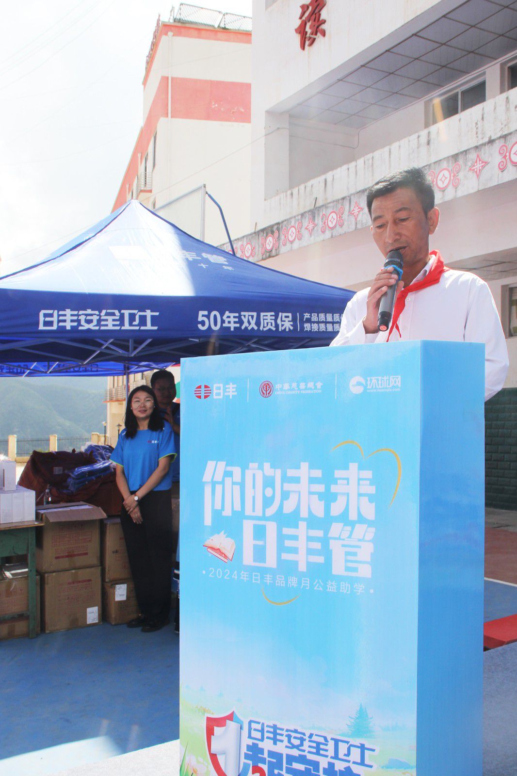 Principal Teku Yugu giving a speech