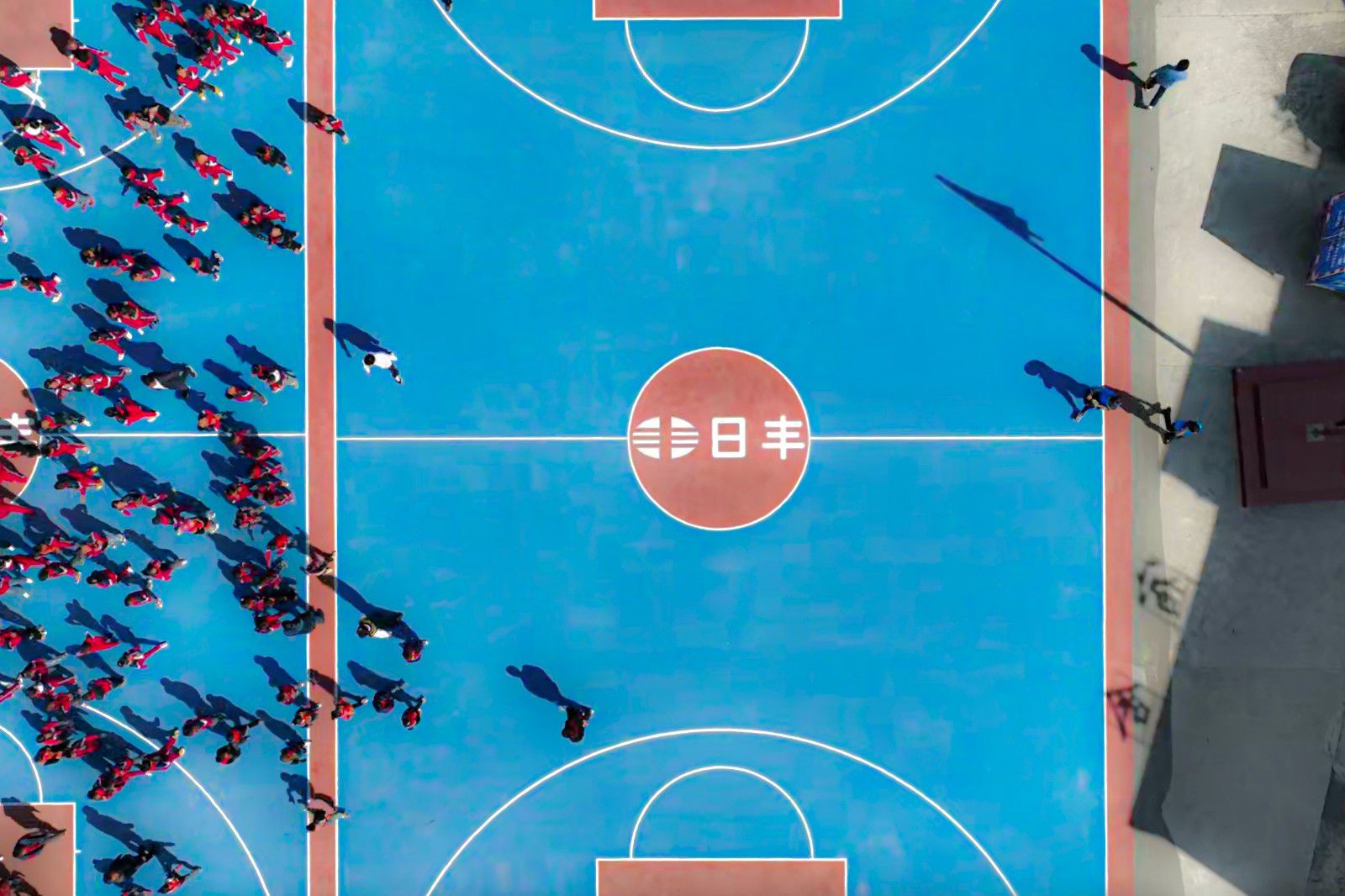 Students showing gratitude ⁤to guests