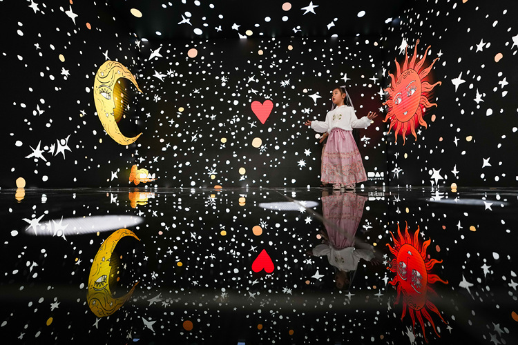 A child immerses herself in a digital art exhibition during the 2024 China International Fair for Trade in Services (CIFTIS) in the Cultural & Tourism Service thematic exhibition area at the Shougang Park in Beijing, capital of China, Sept. 15, 2024. (Xinhua/Ju Huanzong)