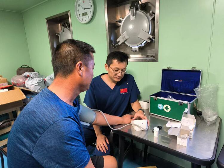 资讯有故事丨援外医疗队员的中秋心愿:“为更多有需要的人送去健康与希望”