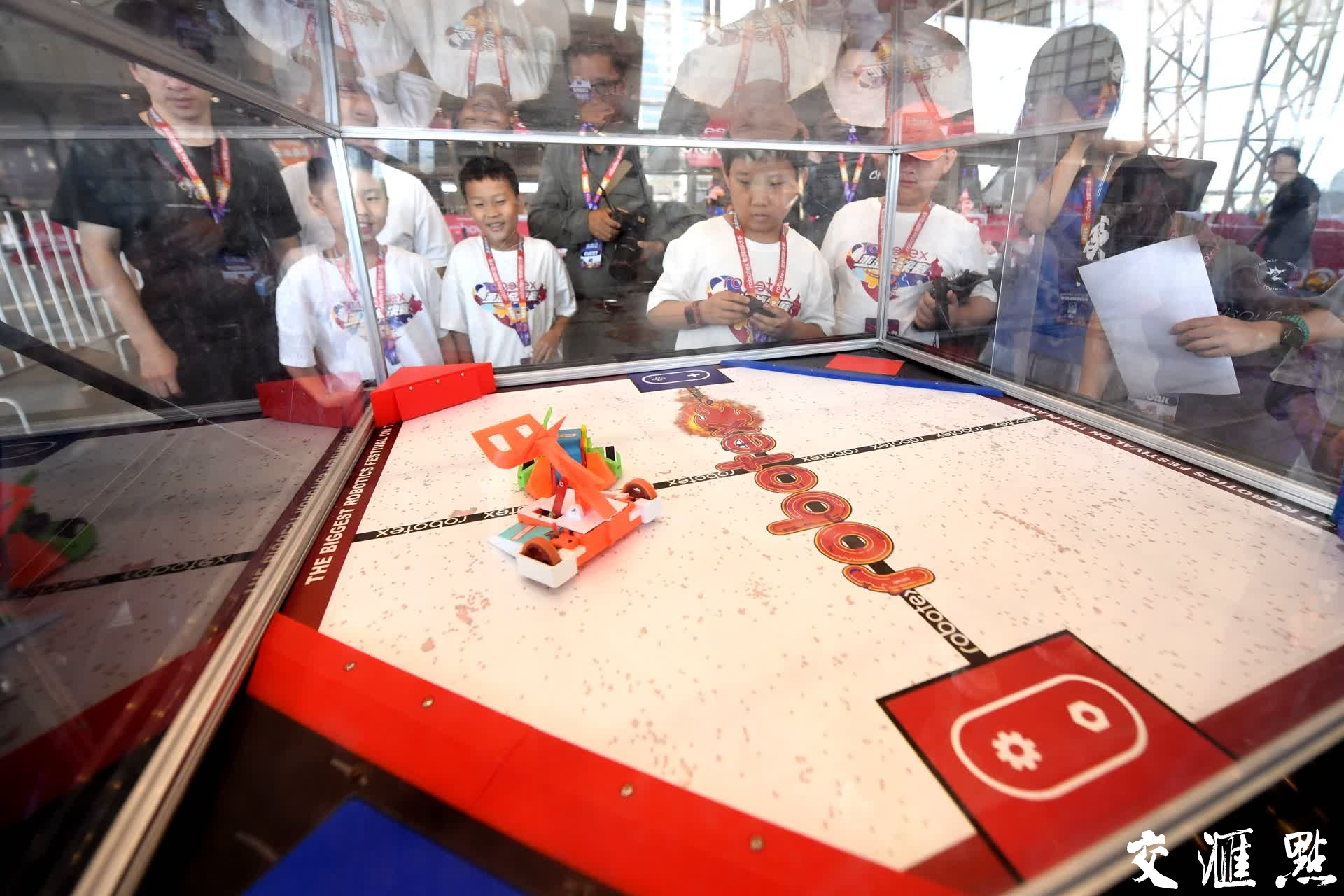 此次赛事展现青少年在机器人科技领域的卓越才能。
新华日报·交汇点记者 万程鹏 摄