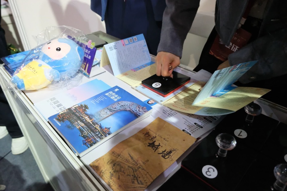 13个设区市的招聘定位均设有集章打卡活动，受到青年学子们一致欢迎。摄影/林元沁 徐睿翔