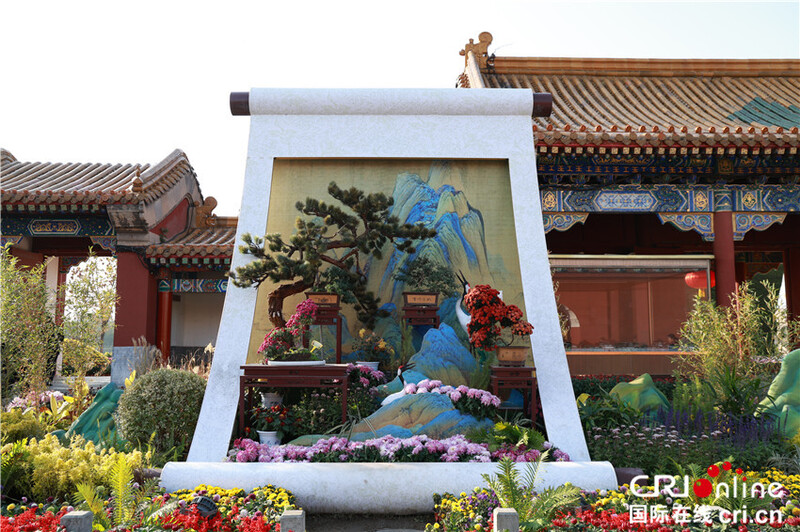 【2024打卡中国】外国网红在开封游园赏花 与“包大人”一起探案解谜(组图)