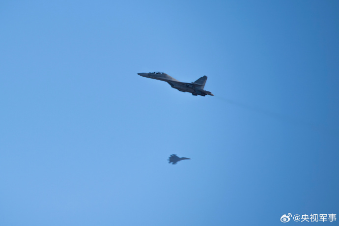 俯冲、瞄准、锁定、发射……连日来，空军航空兵某团组织实弹打靶训练，重点检验部队打击能力。看战机呼啸升空瞬间，直击超燃练兵场！