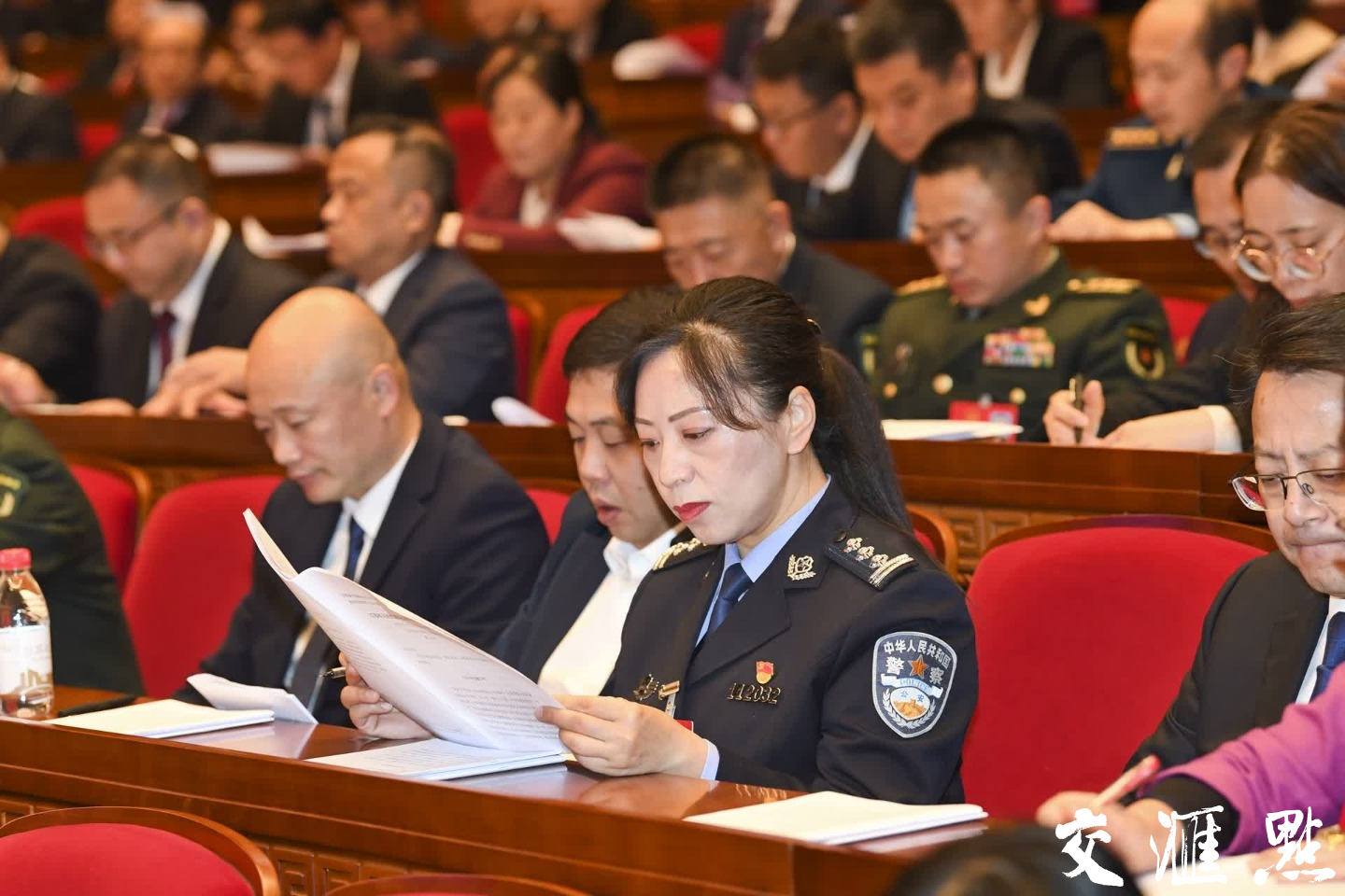 1月21日，江苏省十四届人大三次会议举行第二次全体会议，出席会议的省人大代表认真听取省人大常委会工作报告和省高级人民法院、省人民检察院工作报告。 