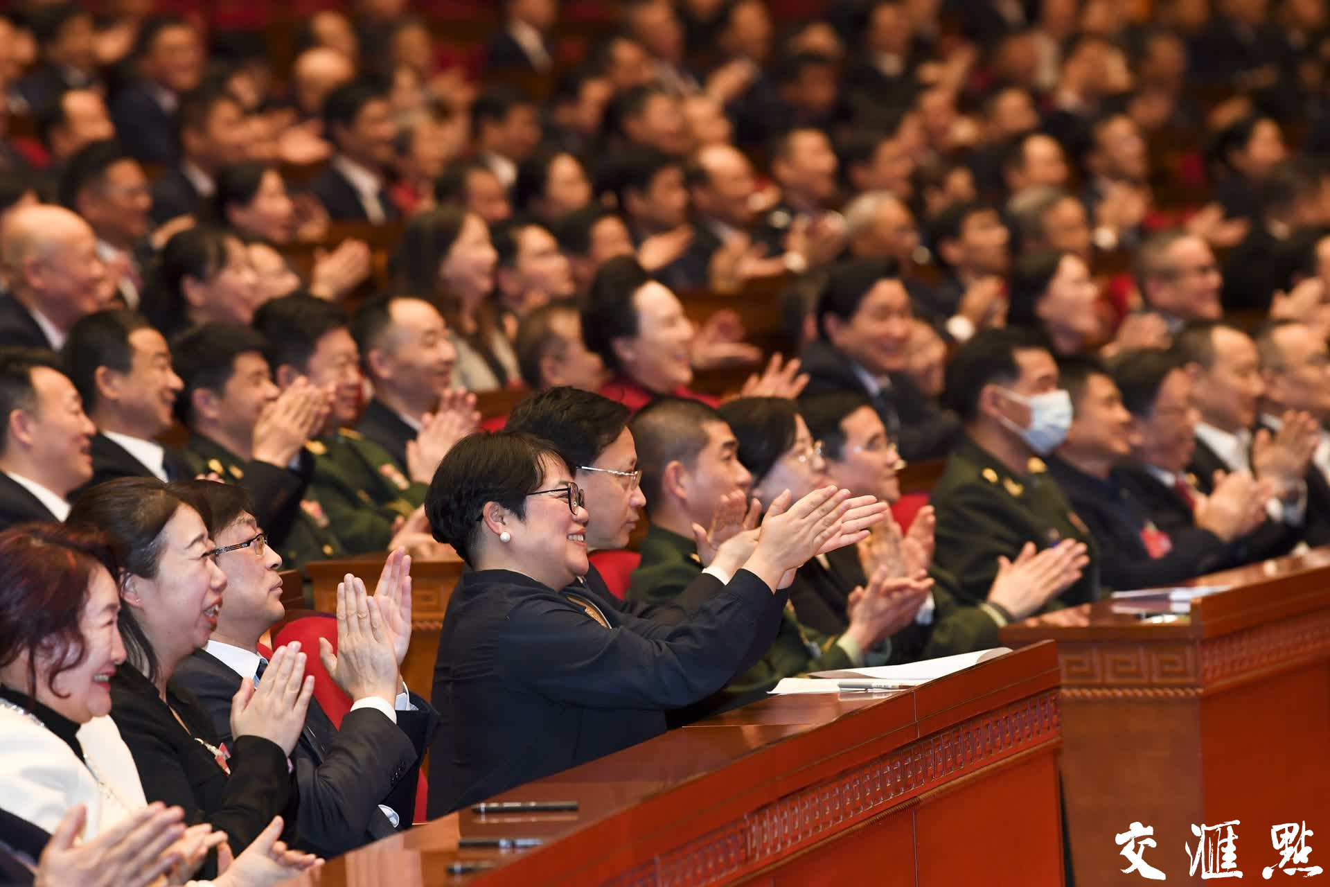 1月22日下午，江苏省第十四届人民代表大会第三次会议完成各项议程，在江苏大会堂胜利闭幕。
新华日报·交汇点记者 吴胜 朱江 蒋文超 万程鹏 摄