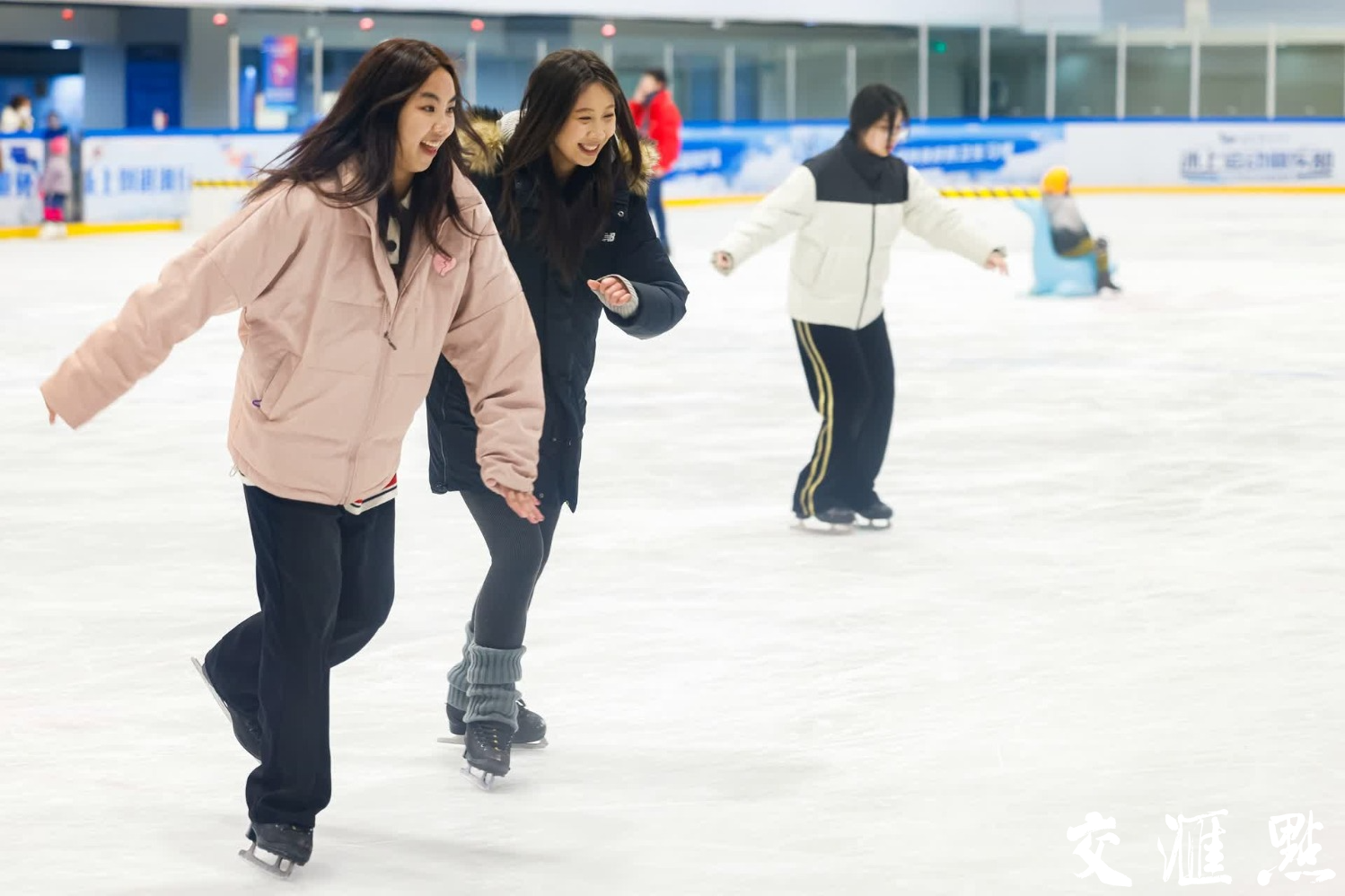 南京冰雪运动热潮持续升温。