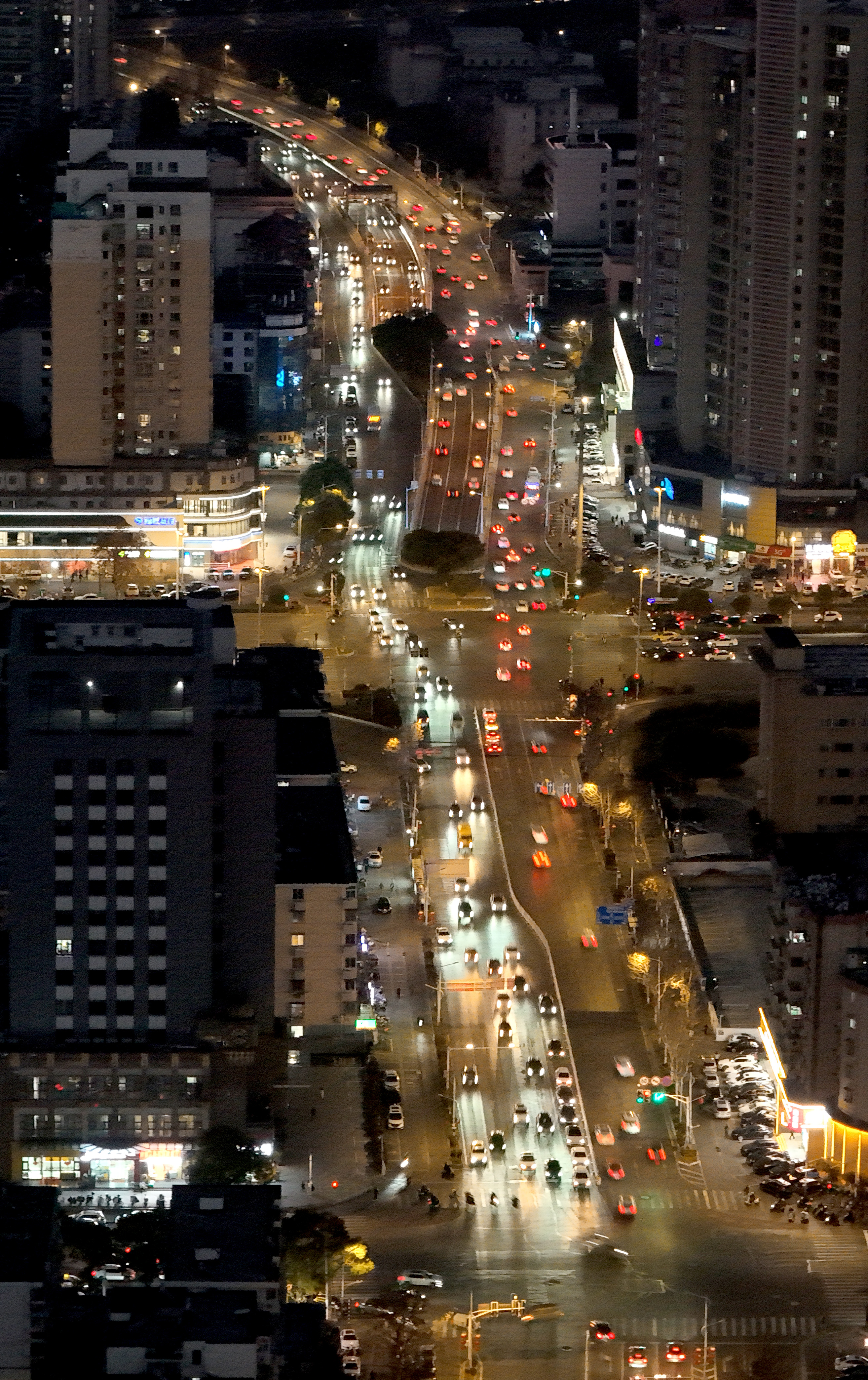 2025年2月16日，学生返校、务工人员返程进入高峰。新华日报·交汇点记者 吴俊摄