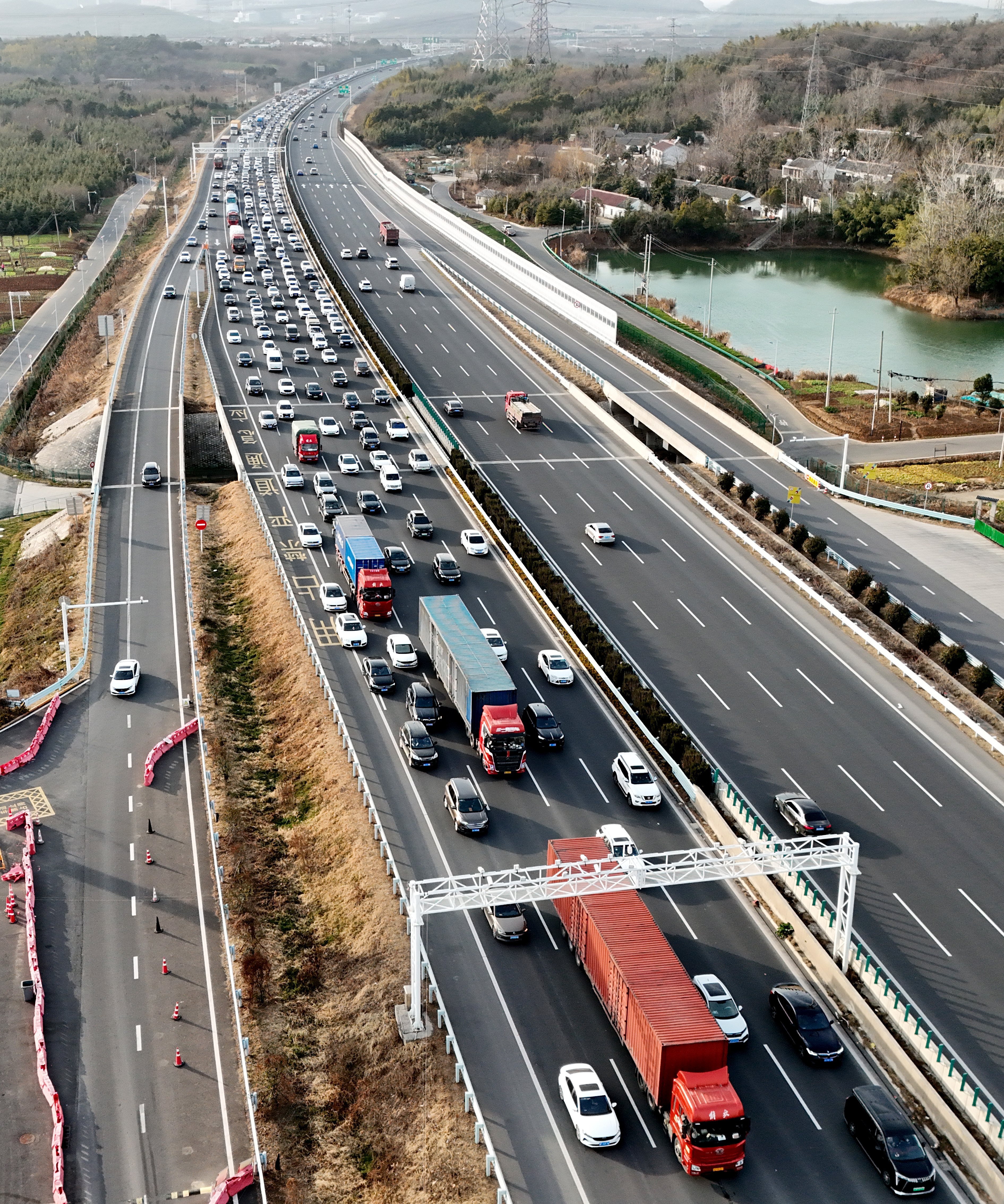 2025年2月16日，2025年春运（1月14日—2月22日‌‌）进入尾声。新华日报·交汇点记者 吴俊摄