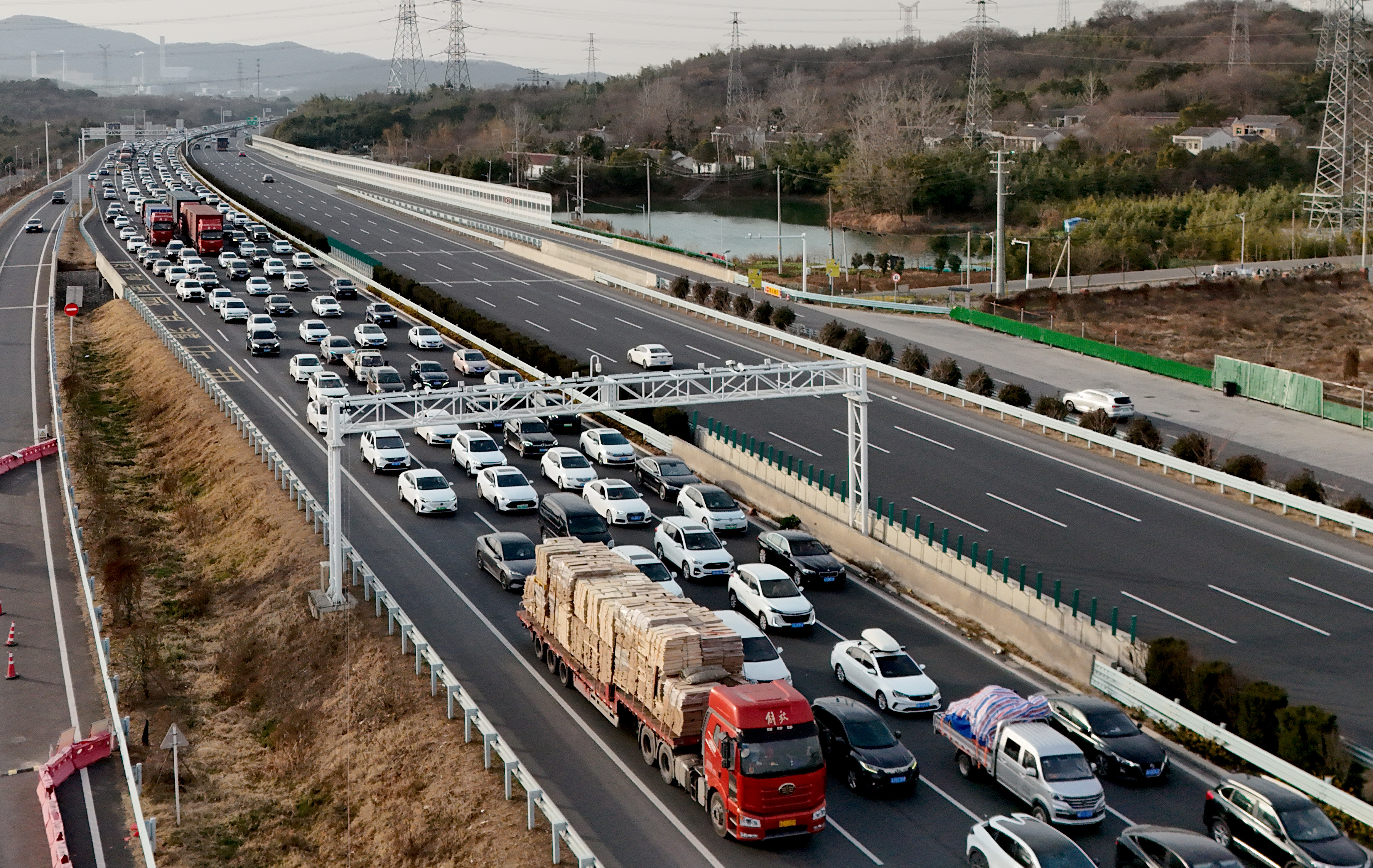 2025年2月16日，2025年春运（1月14日—2月22日‌‌）进入尾声。新华日报·交汇点记者 吴俊摄