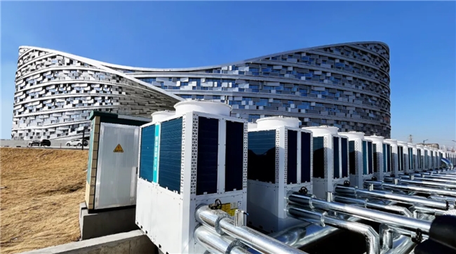 四季沐歌空气能荣获2025中国供热展热泵创新产品双料大奖