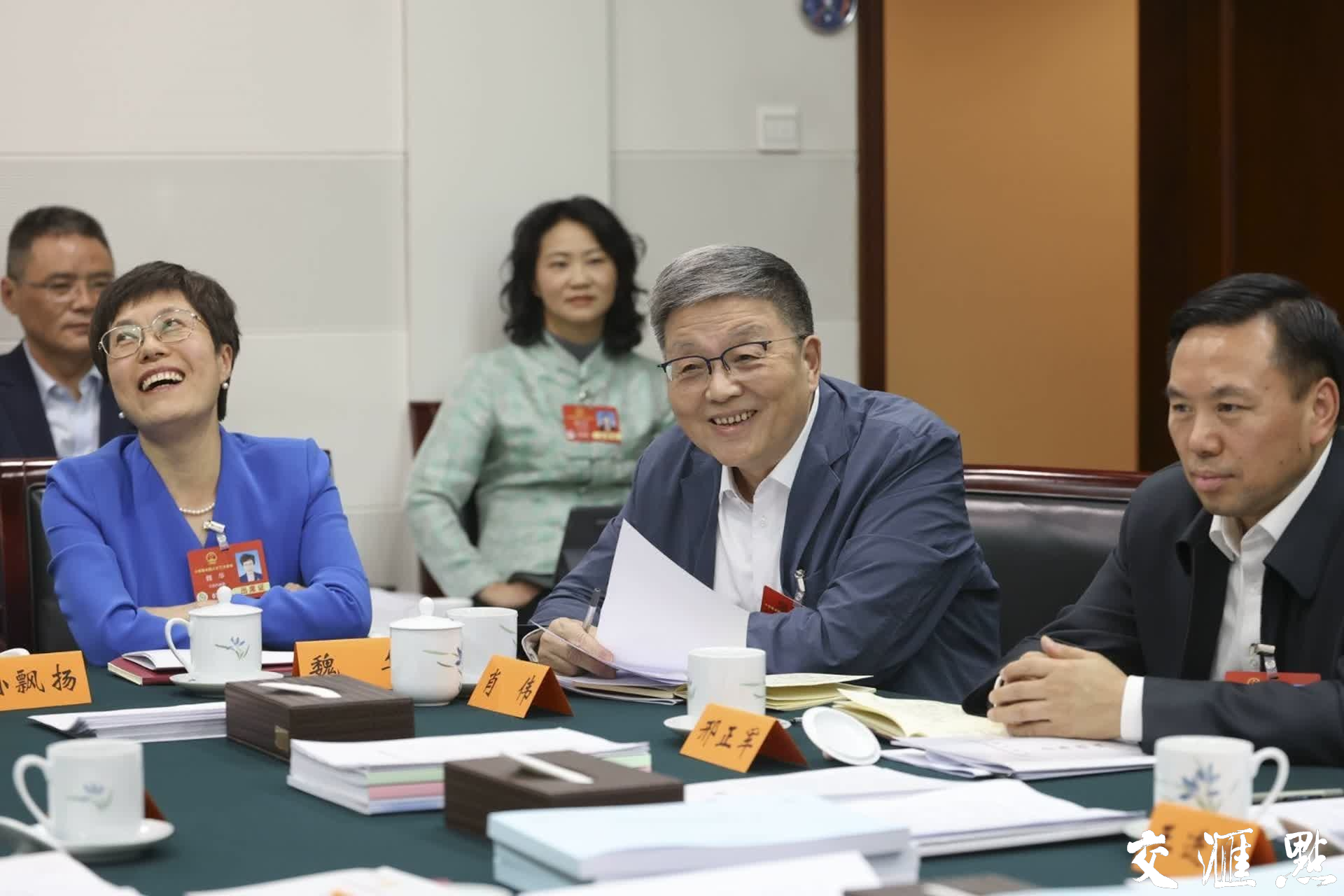 3月7日下午，十四届全国人大三次会议江苏代表团举行小组会议，审议全国人民代表大会和地方各级人民代表大会代表法修正草案。

新华日报·交汇点记者 吴胜 万程鹏/摄