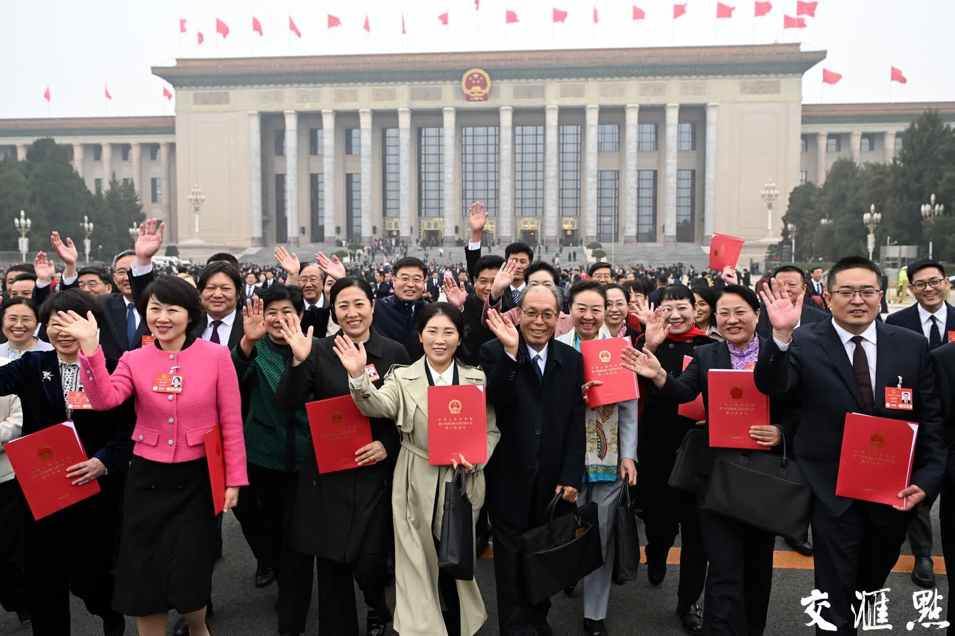 3月11日下午，十四届全国人大三次会议圆满完成各项议程在北京人民大会堂闭幕。
新华日报·交汇点记者 吴胜 万程鹏 摄