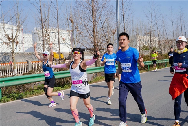 跑过兰溪更想你  兰溪第十届乡村马拉松赛鸣枪开跑