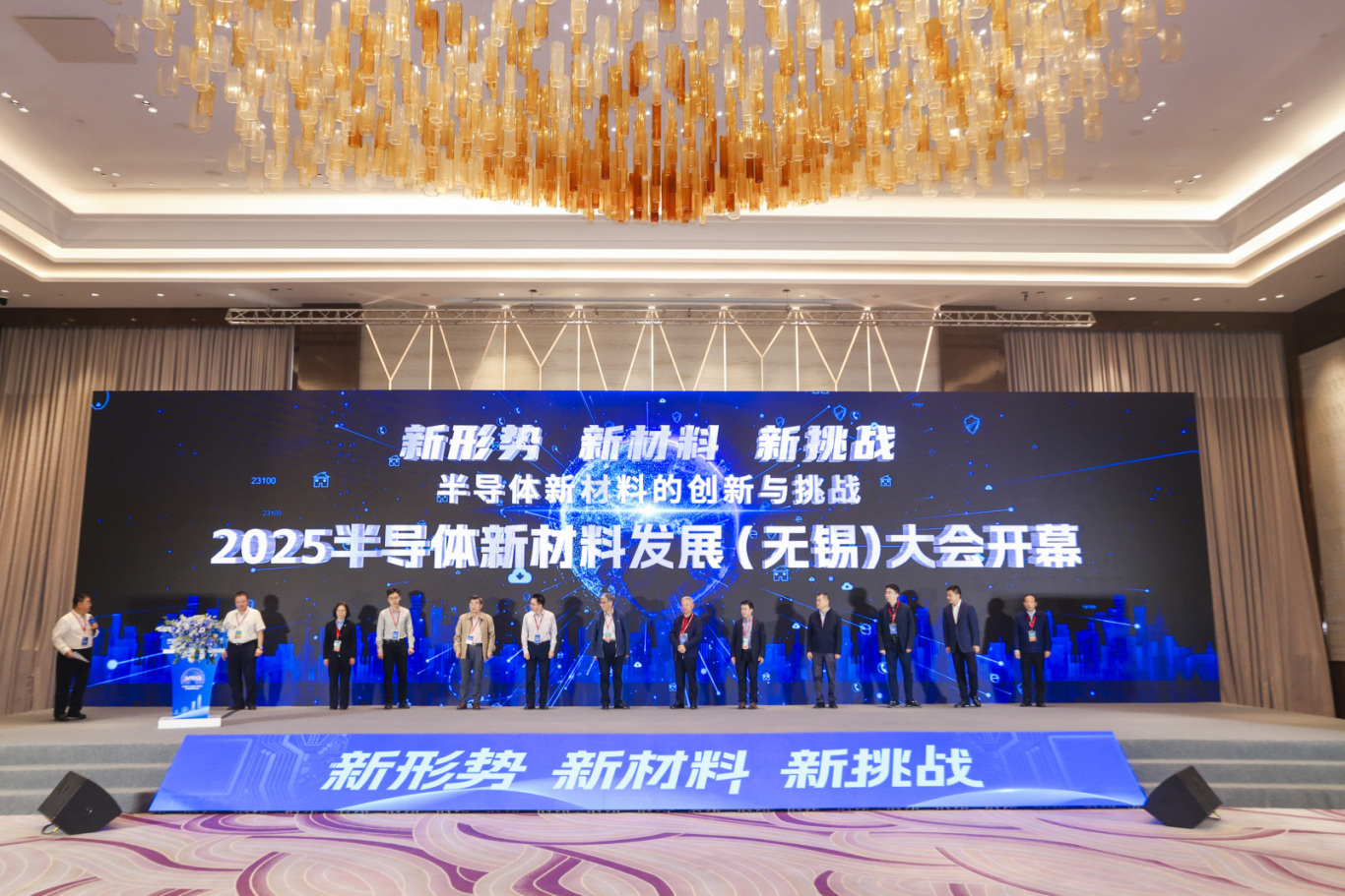 多国飞刀高手来青参赛 国际刀王争霸赛成功举办