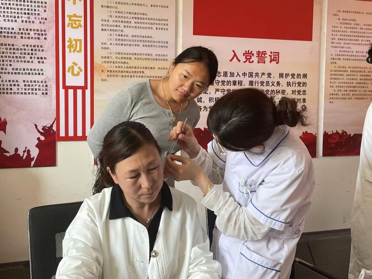 海州区锦屏镇：端午传情 健康同行