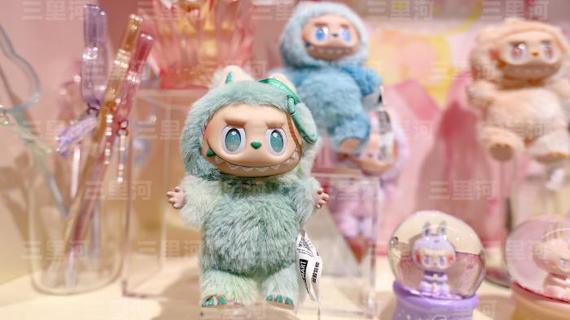 A Pop Mart store offers a Labubu hand puppet experience on June 9, 2025, in Shanghai. (Photo provided to China News Service) A Pop Mart store offers a Labubu hand puppet experience on June 9, 2025, in Shanghai. (Photo provided to China News Service)