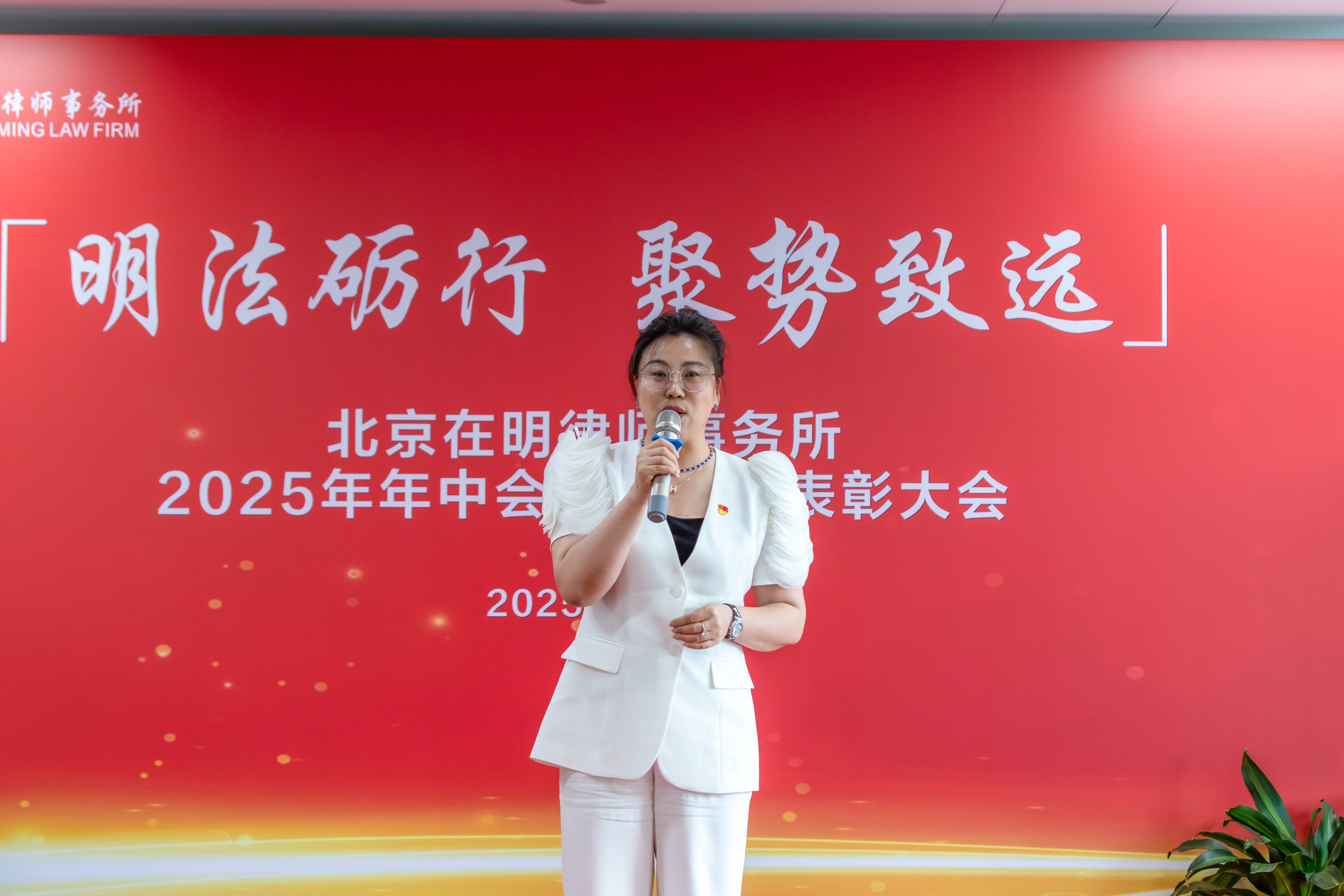 1752644682246891.jpg 梁红丽律师.jpg