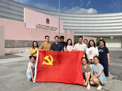 南京市体彩中心赴宪法公园开展普法教育主题活动1_副本.jpg