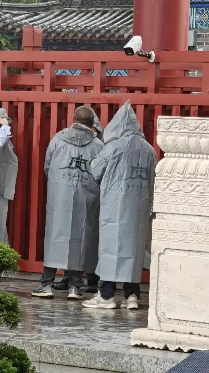持续9年的“1元午餐”,门口10元景区7元的雨衣……来河南的游客被景区物价“惊呆了” 持续9年的“1元午餐”,门口10元景区7元的雨衣……来河南的游客被景区物价“惊呆了”