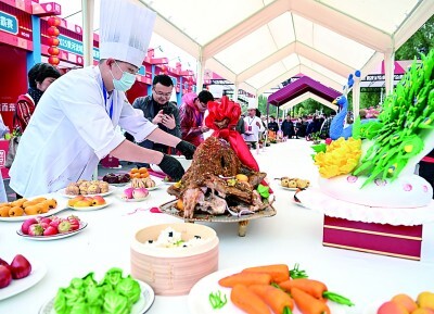 赏秋色 品文化 逛小城 “加长版”假期再掀文旅热潮 赏秋色 品文化 逛小城 “加长版”假期再掀文旅热潮
