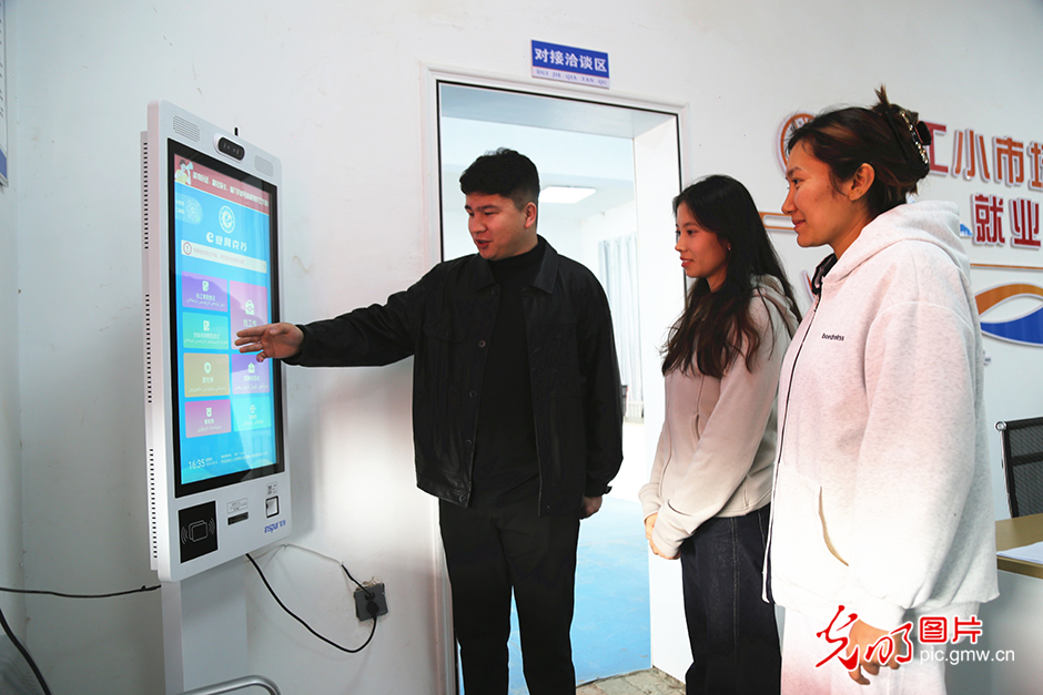 【职引未来】求职招聘“双向奔赴”，稳岗就业精准发力