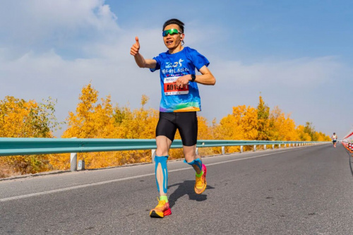 爽跑唐王城!2025图木舒克马拉松赛激情开跑!