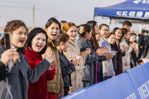 爽跑唐王城!2025图木舒克马拉松赛激情开跑!