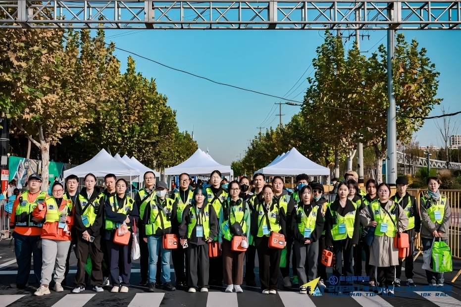 2025新金环上海Top Run 10公里精英赛圆满落幕，普陀掀起企业精英奔跑热潮